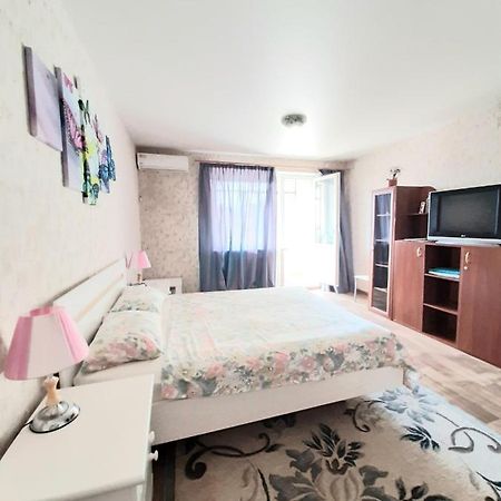1 Комнатная На Позняках Apartment Kiev Ngoại thất bức ảnh