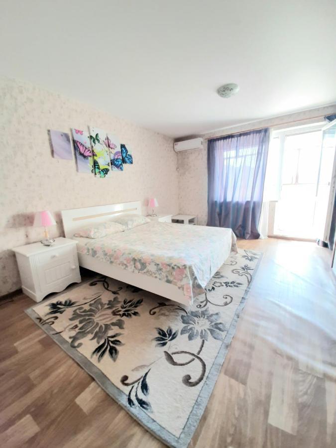 1 Комнатная На Позняках Apartment Kiev Ngoại thất bức ảnh